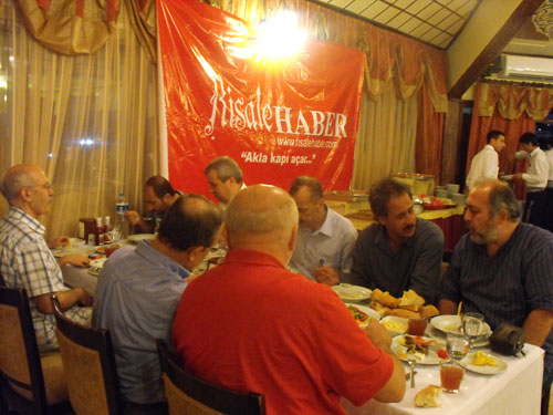 Nur talebeleri Risale Haber iftarında 53