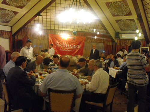 Nur talebeleri Risale Haber iftarında 58