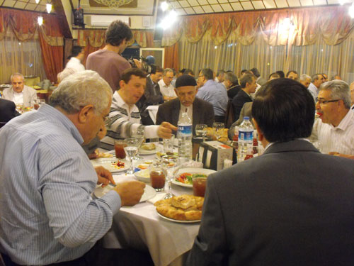 Nur talebeleri Risale Haber iftarında 65