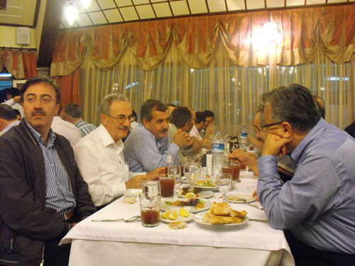 Nur talebeleri Risale Haber iftarında 68