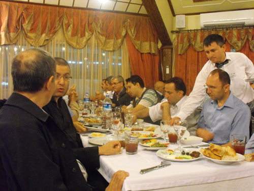 Nur talebeleri Risale Haber iftarında 69