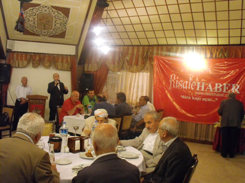 Nur talebeleri Risale Haber iftarında 76