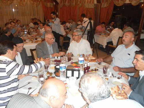 Nur talebeleri Risale Haber iftarında 93