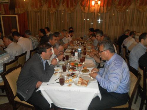 Nur talebeleri Risale Haber iftarında 94