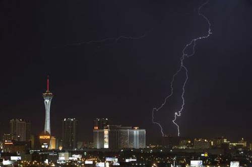 Las Vegas'ta şimşekler çaktı 33