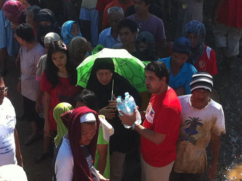 Filipinler dua ve yardım bekliyor 11