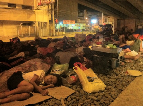 Filipinler dua ve yardım bekliyor 15