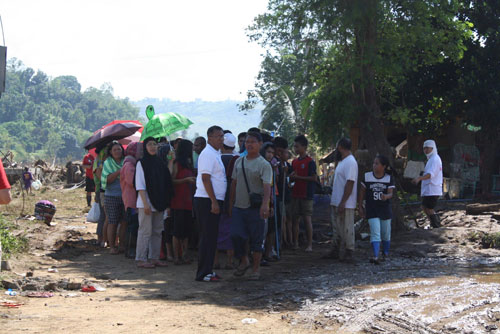 Filipinler dua ve yardım bekliyor 5