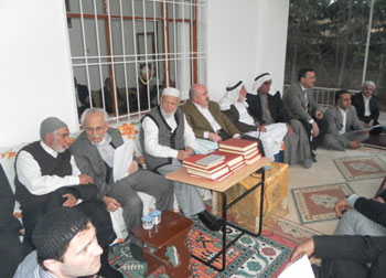 Nur talebeleri köy yemeğinde