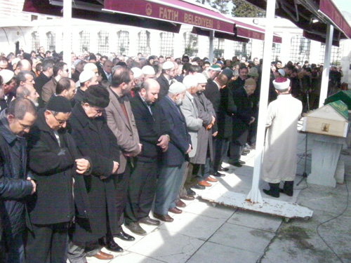 Mehmet Karasan dualarla uğurlandı 3