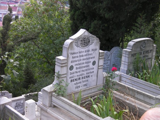 Bekir Berk ağabey mezarı başında yad edildi 1