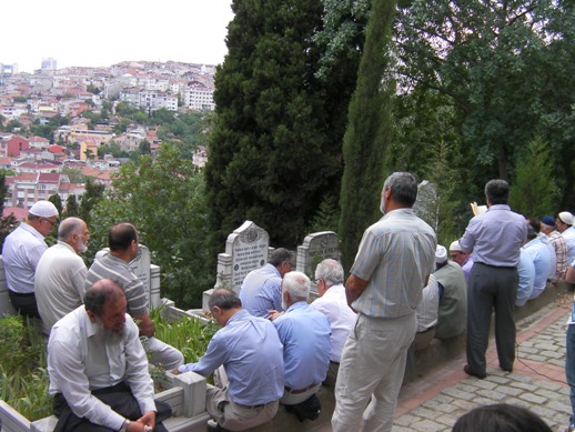 Bekir Berk ağabey mezarı başında yad edildi 12