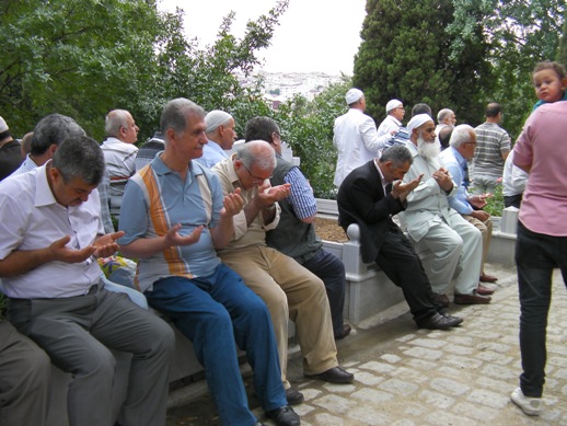 Bekir Berk ağabey mezarı başında yad edildi 14