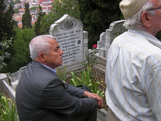 Bekir Berk ağabey mezarı başında yad edildi 17