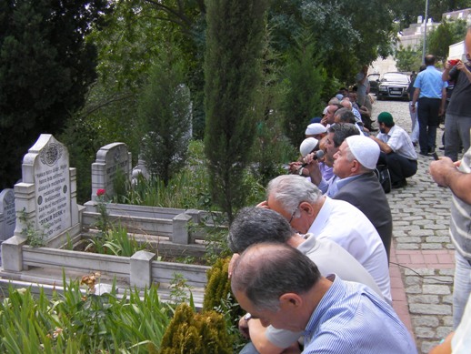 Bekir Berk ağabey mezarı başında yad edildi 2
