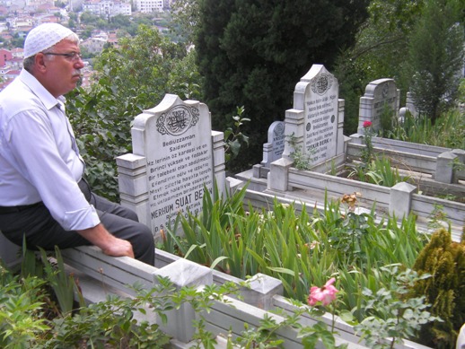Bekir Berk ağabey mezarı başında yad edildi 3