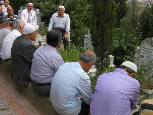 Bekir Berk ağabey mezarı başında yad edildi 5