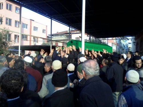 Teyp Tahir ağabey dualarla uğurlandı 13