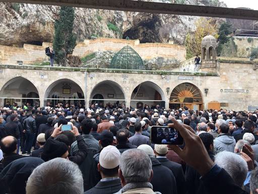 Abdülkadir Badıllı ağabey dualarla uğurlandı 15
