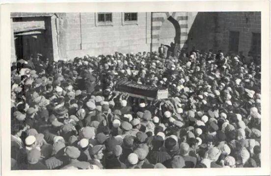 Said Nursi'nin bilinmeyen cenaze fotoğrafları 1