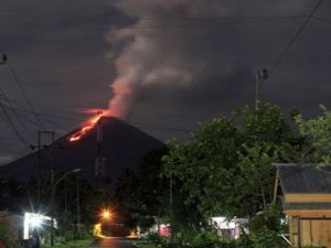 Soputan Yanardağı'nda patlama
