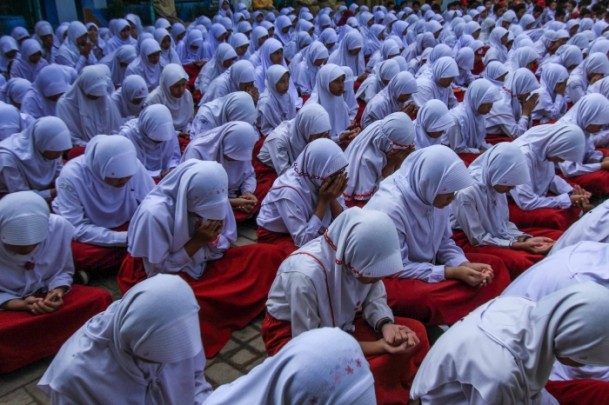 Endonezyalı öğrenciler Rohingya Müslümanları için dua etti 3