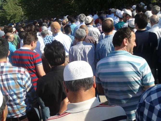 Halil Uslu dualarla uğurlandı 13