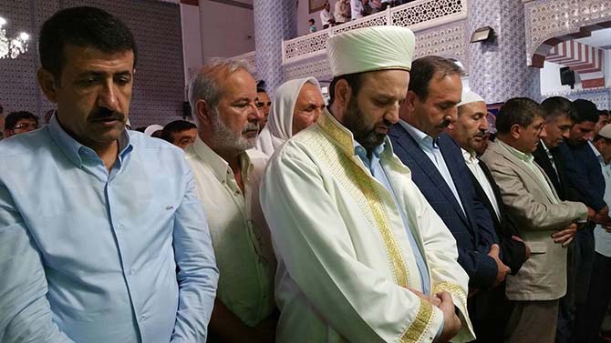 Salih Özcan Ağabey dualarla uğurlandı 24