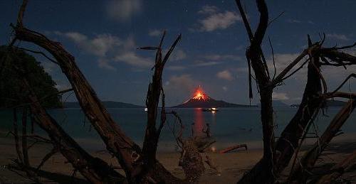 Krakatoa yanardağı patladı 1