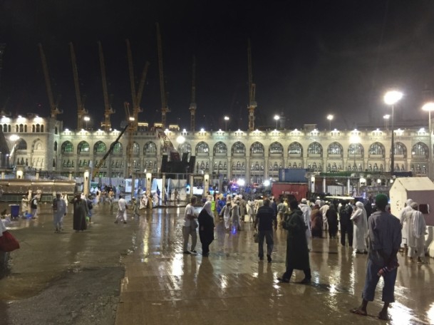 Kabe'de vinç devrildi 11