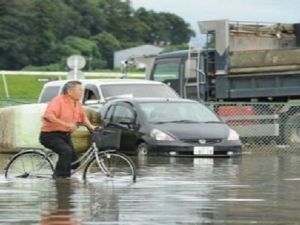 Japonya'da sel hayatı felç etti