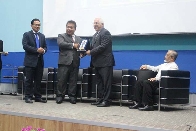 Güneydoğu Asya'da Risale-i Nur programlarından kareler 10