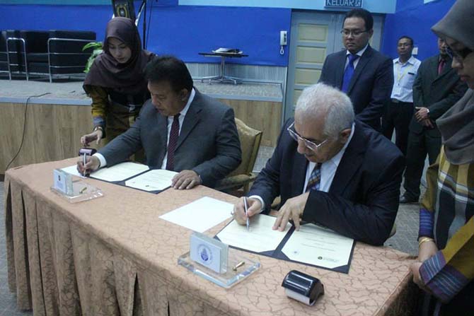 Güneydoğu Asya'da Risale-i Nur programlarından kareler 25