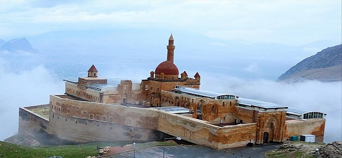İshak Paşa Sarayı Camii 100 yıl sonra ibadete açıldı 1