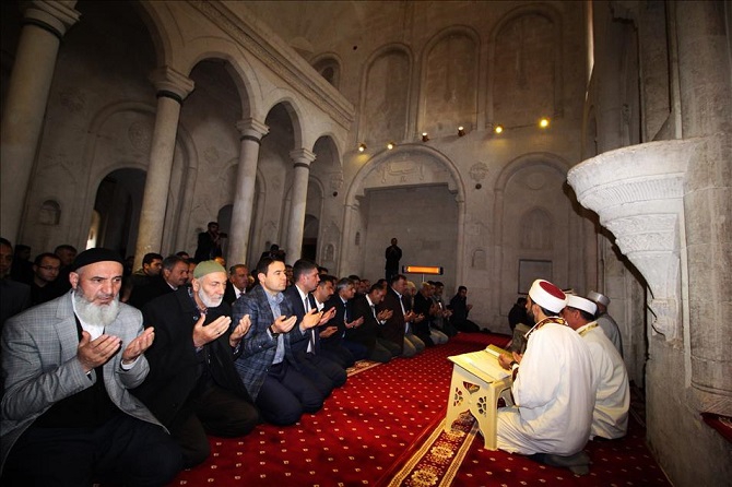 İshak Paşa Sarayı Camii 100 yıl sonra ibadete açıldı 4