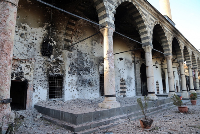 Tarihi cami kullanılamaz halde 12