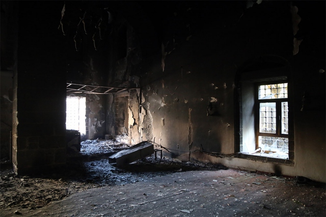 Tarihi cami kullanılamaz halde 16