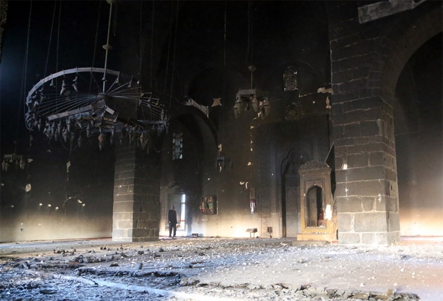 Tarihi cami kullanılamaz halde 19