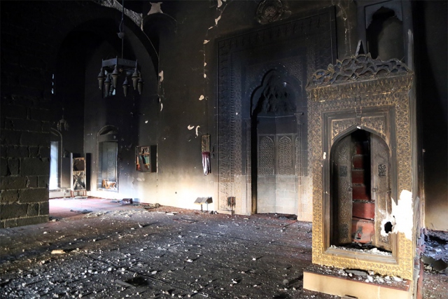 Tarihi cami kullanılamaz halde 20
