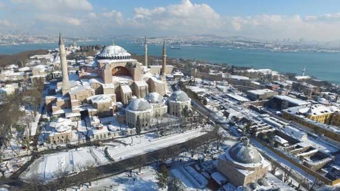 Beyaz rahmete bürünen İstanbul ve Camileri 1