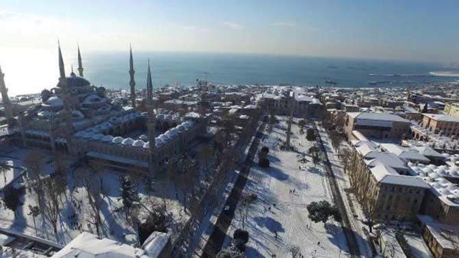 Beyaz rahmete bürünen İstanbul ve Camileri 11