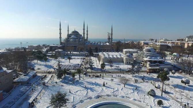 Beyaz rahmete bürünen İstanbul ve Camileri 22