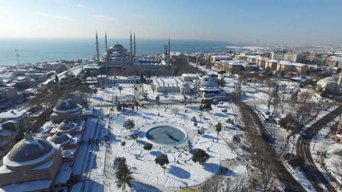 Beyaz rahmete bürünen İstanbul ve Camileri 23
