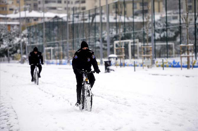 Beyaz rahmete bürünen İstanbul ve Camileri 34