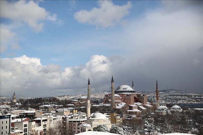 Beyaz rahmete bürünen İstanbul ve Camileri 37