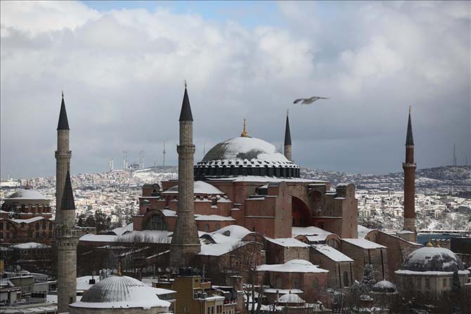Beyaz rahmete bürünen İstanbul ve Camileri 45