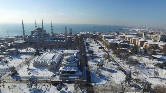 Beyaz rahmete bürünen İstanbul ve Camileri 9