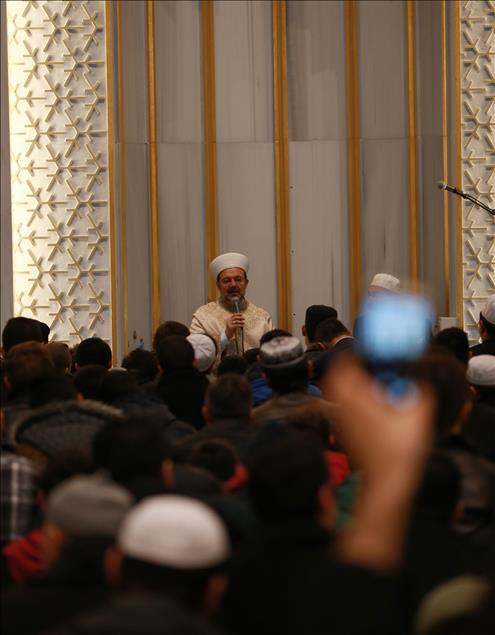 Görmez, sabah namazını gençlerle kıldı 4
