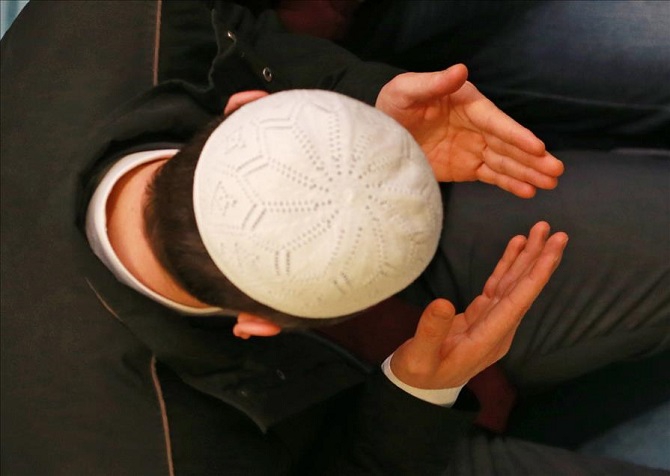 Görmez, sabah namazını gençlerle kıldı 6