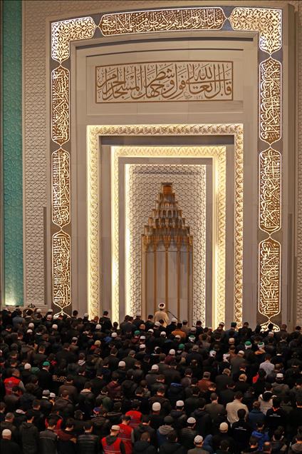 Görmez, sabah namazını gençlerle kıldı 8